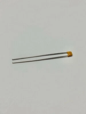 10 un. de Condensador Cerámico Monolítico CN15A221J 220pF 100V 5% 2.5mm C0G Radial Foto 1 de 2