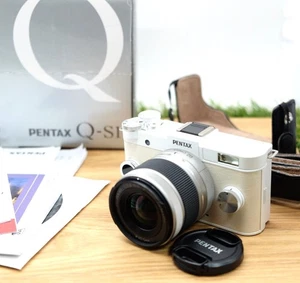 Pentax Q-S1 12,4 MP weiß 02 Standard-Zoomobjektiv-Kit mit Box Japan [neuwerti... - Bild 1 von 21