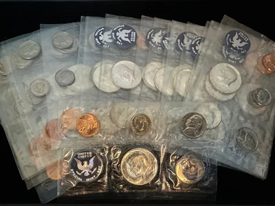 20 Set Lot of 1965 SPECIAL MINT SETS Original Plastics - Image 1 of 2