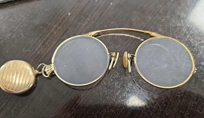Gafas de ópera Lorgnette de resorte de oro de 14 quilates con pasador de cadena retráctil Foto 1 de 4