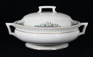 RARE!! LENOX RUTLEDGE ROUND HANDLED COVERED VEGETABLE / CASSEROLE DISH - Picture 1 of 8