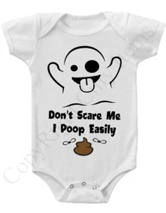 T-SHIRT NEONATO Don't Scare Me I Poop Easy Gerber® Onesie® divertente regalo baby shower - Foto 1 di 3