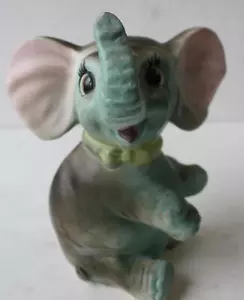 Elefant Figur Sitzen blau rosa Ohren gelbe Krawatte Wimpern unmarkiert FEHLPASSUNG - Bild 1 von 1