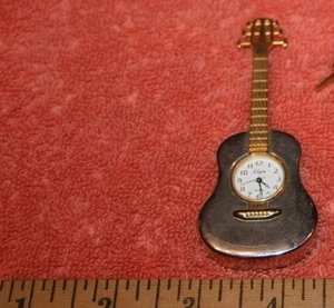 Silver & Gold-tone Elgin Quartz Clock Acoustic Guitar with pull out Stand  - Bild 1 von 5