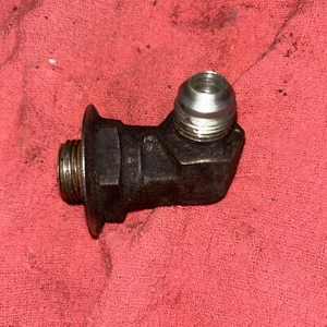 Raccord de radiateur Mack & Volvo Trucks pour ligne de refroidissement de transmission - Photo 1/2