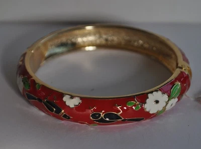PULSERA KIRKS FOLLY ESMALTADA ROJA FLORES BLANCAS Y PÁJAROS NEGROS EN TONO DORADO Foto 1 de 3
