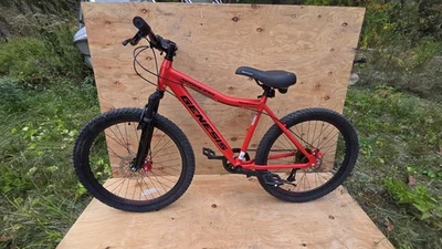 Genesis Saracino Stone 系列自行车 – 可骑 — 第 1/4 张图片