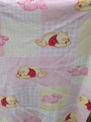 Manta de bebé Disney Sleeping Winnie the Pooh & Piglet Baby Pink Square Foto 1 de 4