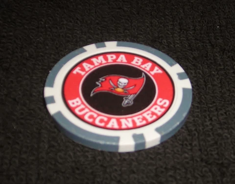 NFL TAMPA BAY BUCCANEERS SOUVENIR COLLECTIBLE POKER CHIP GOLF BALL MARKER Cover