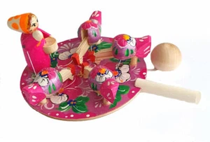 Spielzeug aus Holz Rosa - Tracht Russisch - Geschenk Handbemalt - Picture 1 of 1