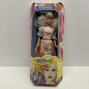 Moda Muñecas Muñeca Nuevo en Paquete Años 80 Barbie CLON Totsy Posable Fantasía Sandi De Colección - Imagen 1 de 9