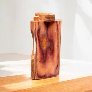"Dugout de madera marrón de 4"" con un bateador de metal - murciélago de resorte y caja de ventana" - Imagen 1 de 3