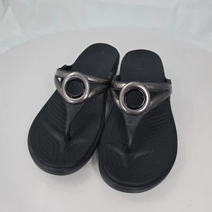 Crocs Sanrah Thong Sandals Women 6 Black Silver Beveled Ring Wedge Flip Flops - Picture 1 of 20