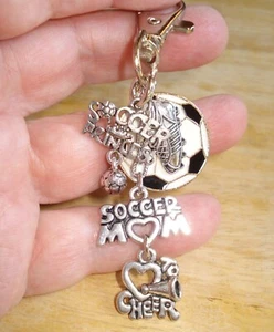 Llavero con 5 dijes "Soccer Mom", "Love to Cheer" y "Soccer Princess" de 3 3/4" - Imagen 1 de 9