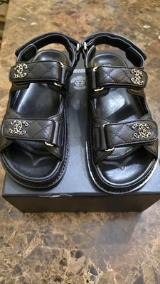 Sandalias Talla 37 EU 6.5 US CHANEL Negras Acolchadas Caviar Logo CC Piel de becerro Foto 1 de 4