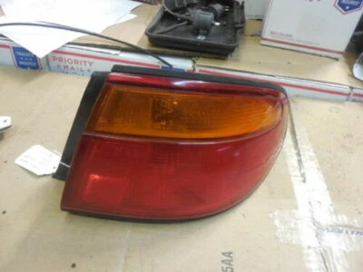 95-98 马自达 Millenia 原始设备制造商右乘客外尾灯 220-61693 — 第 1/3 张图片
