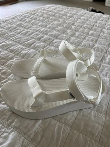 New Teva Flatform Universal White Sandals Women’s Size 10 Platform New Summer - Picture 1 of 9