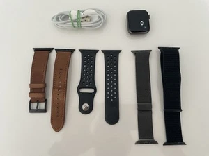 Apple Watch SE 1. generacji Cellular GPS 40mm 4x Bransoletka Kabel ładujący Space Grey Czarny - Zdjęcie 1 z 13