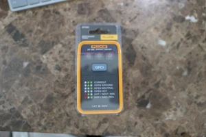 Fluke ST120 GFCI Steckdosentester ohne Piepser NEU VERSIEGELT - Bild 1 von 1