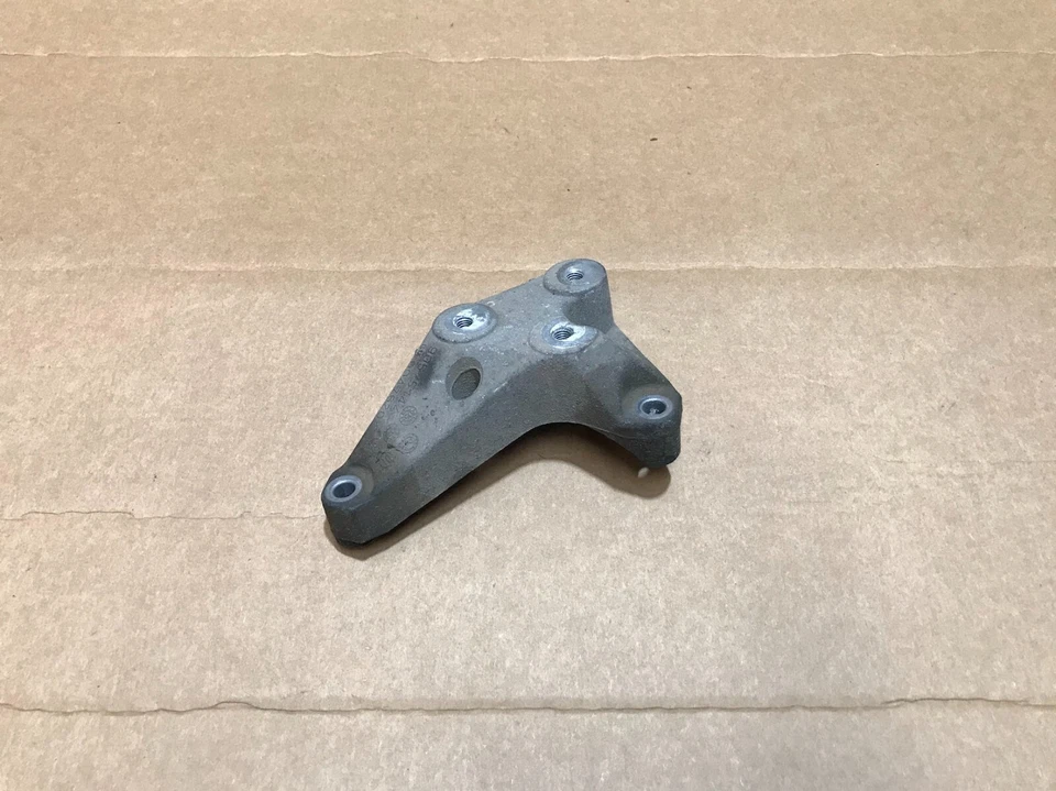 VAUXHALL ZAFIRA B MK2 05-08 OEM Z16XEP F17 GEARBOX MOUNT 90575142 - Image 1 of 1