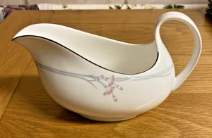 ** Beautiful Royal Doulton "Carnation" - Gravy / Sauce Boat ** - Picture 1 of 5