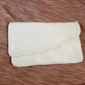 Vintage Asymmetrical Crossbody Envelope Clutch Purse Scalloped White Vinyl - Picture 1 of 12