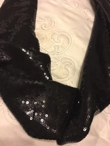 NEU ABI FERRIN SCHWARZ PAILLETTEN TWIST INFINITY PAILLETTEN SCHAL - The Freedom Project - Bild 1 von 12