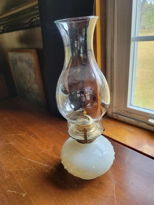 Lámpara de aceite Hobnail transparente vintage, ideal para aplique de pared de hierro negro  Foto 1 de 4