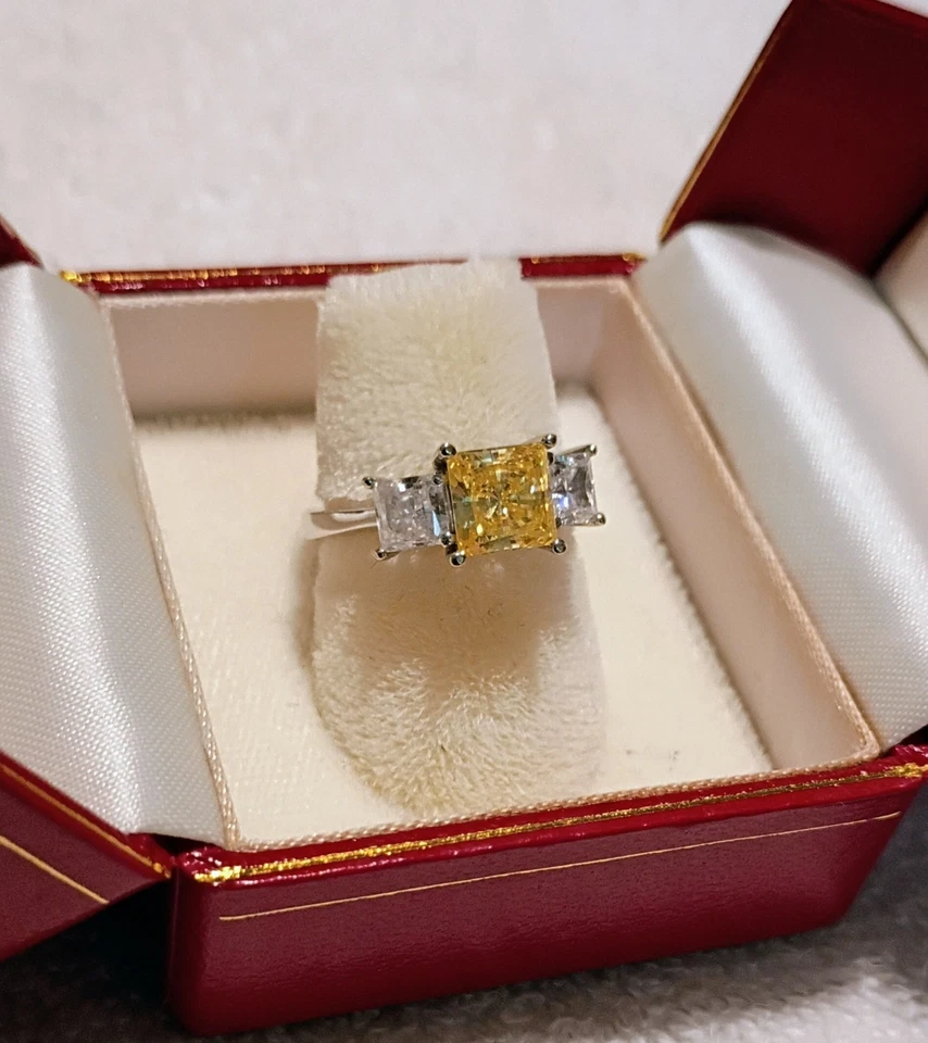 Anel feminino de ouro branco 14kt corte princesa citrino amarelo e branco CZ tamanho 6 - Imagem 1 de 4