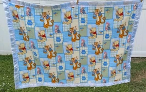 Coperta vintage Winnie The Pooh con bordo in raso 47" x 35" maialino e tigre - Foto 1 di 5
