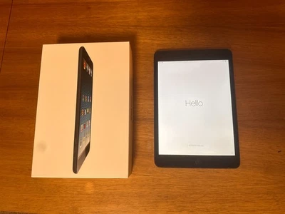 Apple iPad mini A1432 32 GB, Wi-Fi, 7,9 Zoll – schwarz/schieferfarben - Bild 1 von 4