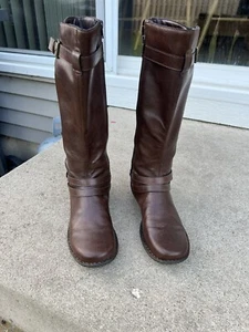 Womens BOC by BORN Linosa Tall Double Buckle Side Zip Brown Riding Boots 9.5M - Picture 1 of 9
