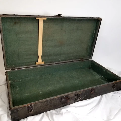 Vintage Green Metal Fabric Lined Storage Case Trunk Display Rectangle Distressed Cover