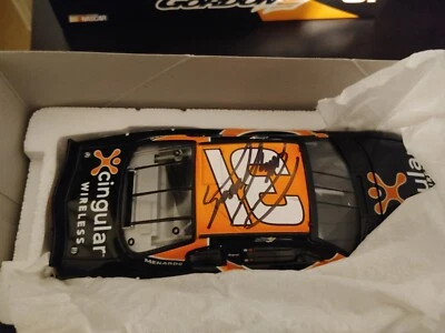 2002 罗比·戈登 #31 Cingular MonteCarlo 亲笔签名 10 周年银行 1:24 — 第 1/4 张图片