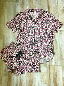 Carino! Set Pigiama Camicia Victoria’s Secret Cuori Rosa Pantaloncini E Bottoni Taglia M - Foto 1 di 5