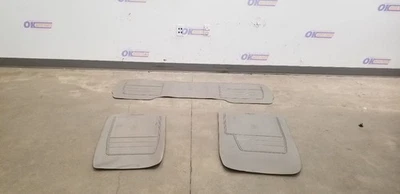 1996 CONJUNTO DE TAPETE DE ASSOALHO CHEVY TAHOE FABRICANTE DE EQUIPAMENTO ORIGINAL FRENTE E TRASEIRA CINZA 2 PORTAS - Imagem 1 de 4