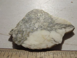 770 GOLD IN QUARTZ SLAB. YUBA RIVER, CALIFORNIA. EX CLOSED OLD ROCK SHOP - Picture 1 of 3