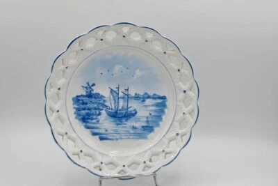 663 - Ancienne assiette faïence ajourée - Décor de bateaux et moulin bleu   - Photo 1/4