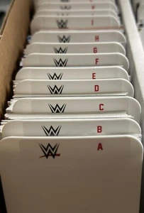 (26) STANDARD Sport Kartenteiler mit 26 GRATIS WWE A-Z Etiketten Set - Bild 1 von 5