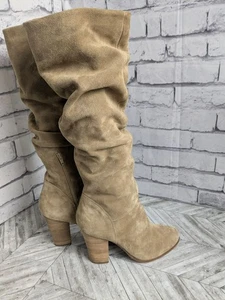 STIVALI AL GINOCCHIO STEVE MADDEN SLOUCHY TAN donna 10 pelle scamosciata tacco alto a blocco - Foto 1 di 11