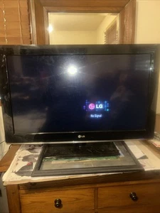 LG 32LD350 32" 1080p HD LCD Television - Picture 1 of 6