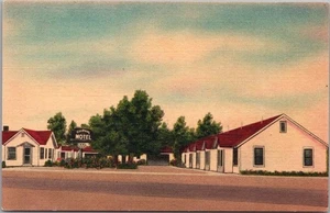 1950s IDAHO FALLS, Idaho Postcard COLONIAL MOTEL Hwy 191 Roadside LINEN / Unused - Picture 1 of 2