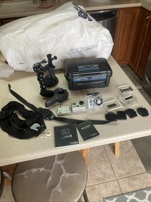 GoPro Hero 2 con accesorios y accesorios necesita baterías Foto 1 de 4
