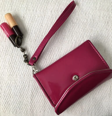 Case iPhone 4 Mark discontinued Talk is Chic Fuscia case and 2 Lip Glosses New - Image 1 of 4