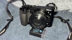 Nikon 1 V3 mit 1-Nikkor 10-30mm PD-Zoom inkl. Griff GR-N1010 - Bild 1 von 9