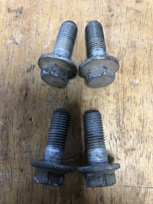 BMW 325i 2005 pernos de pinza delanteros Foto 1 de 4