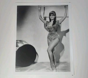 Pin Up Actriz Fotográfica Claudia Cardinale in Circus World 8x10 Blanco y Negro - Imagen 1 de 1