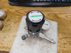 Praxair Model: 4224301-240 Gas  Regulator. - Picture 1 of 5