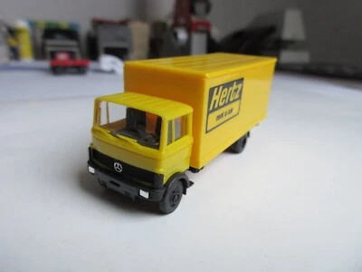 Praline 1:87 Mercedes 809 Valigia Autocarro Hertz - Immagine 1 di 4
