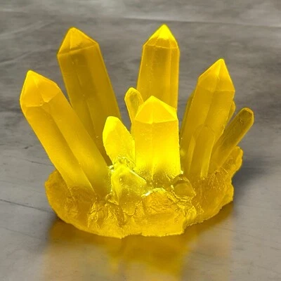 Figura de resina de cristal dorado de kryptonita utilería con luz adicional - Superman Foto 1 de 2